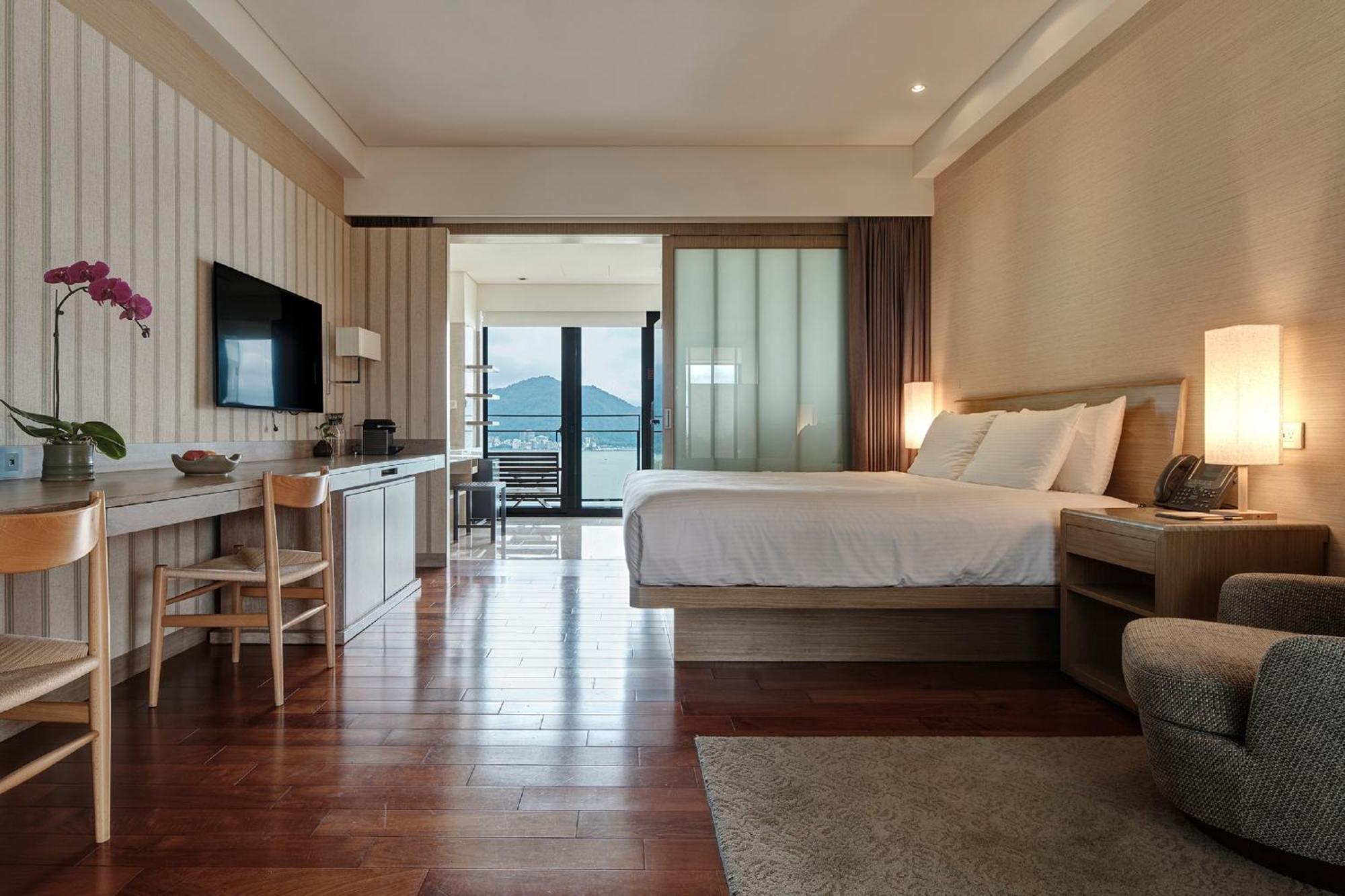 Fleur De Chine Hotel Yuchi Exteriör bild Deluxe Ocean View Room