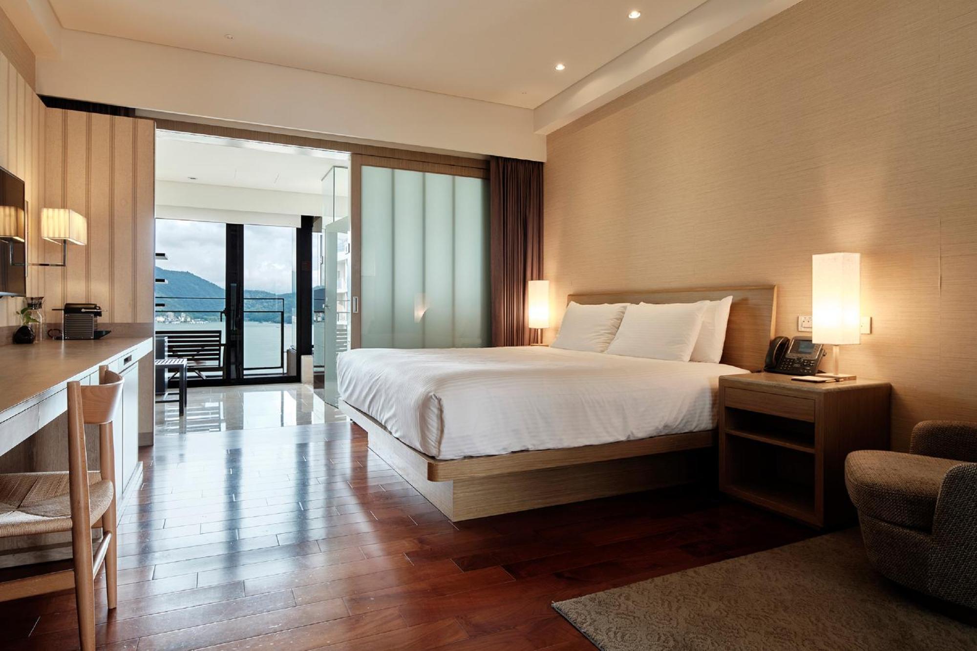 Fleur De Chine Hotel Yuchi Rum bild Deluxe Ocean View Room