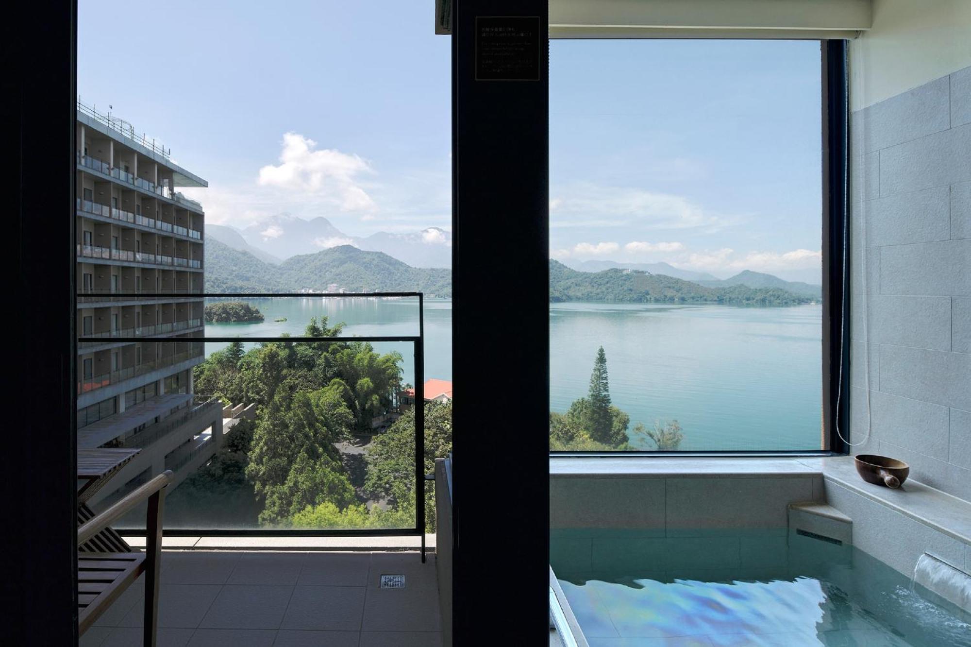 Fleur De Chine Hotel Yuchi Exteriör bild View of Lake Biwa from a room at Hotel the Luze