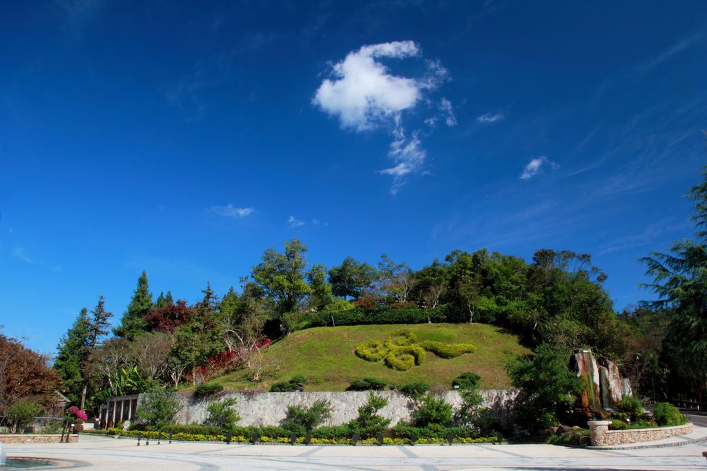 Fleur De Chine Hotel Yuchi Exteriör bild The tomb of King Heo Jun