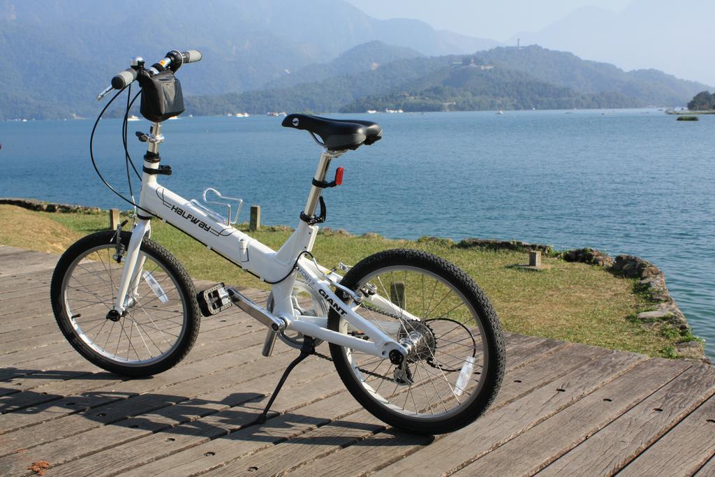 Fleur De Chine Hotel Yuchi Exteriör bild A folding bicycle
